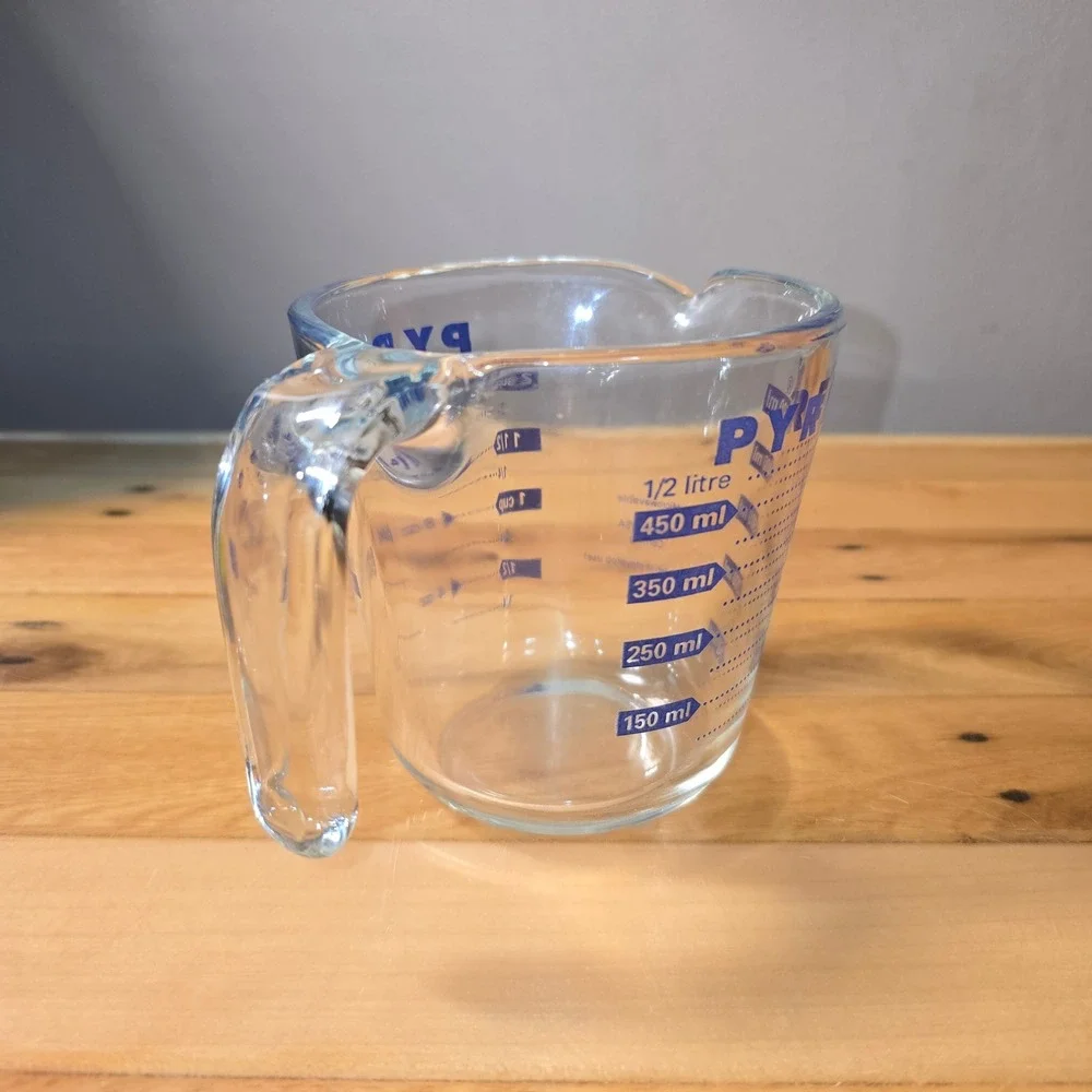 Pyrex 2 Cup Glass Measuring Cup Blue Lettering 500ml 16oz Made in USA Corning